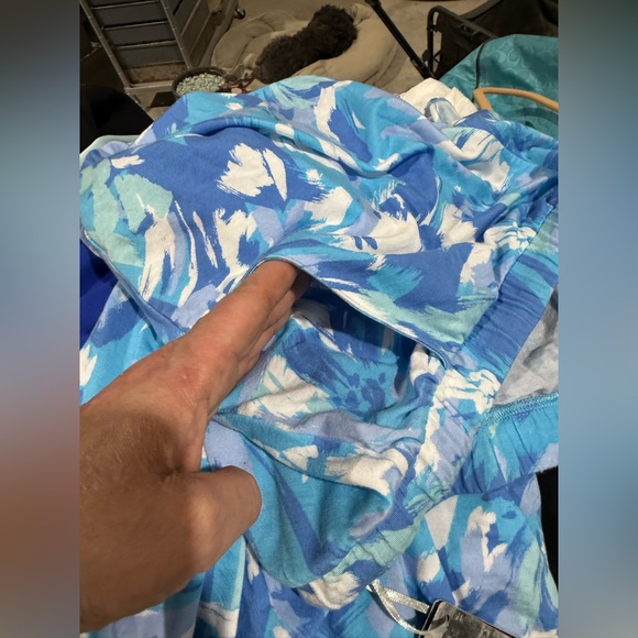 Blue and White Abstract Sleeveless tank top and shorts - Picture 8 of 8